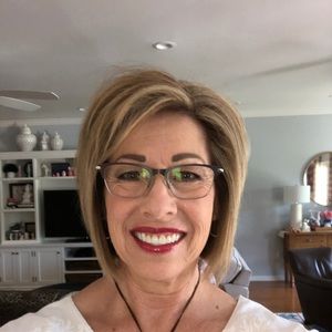 Meet your Posher, Denise